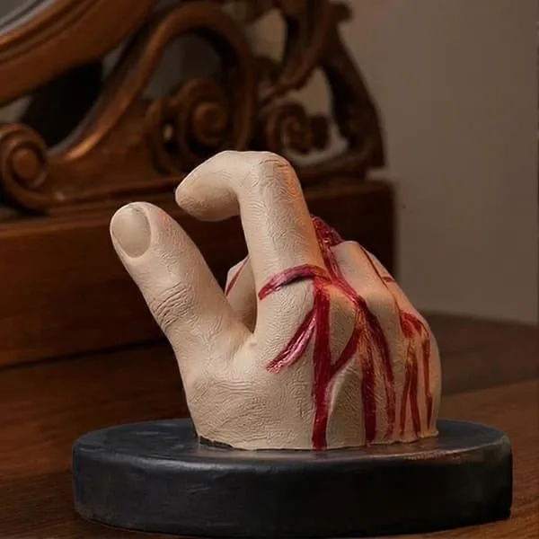 Realistisk avhuggen hand-rekvisita för Halloween