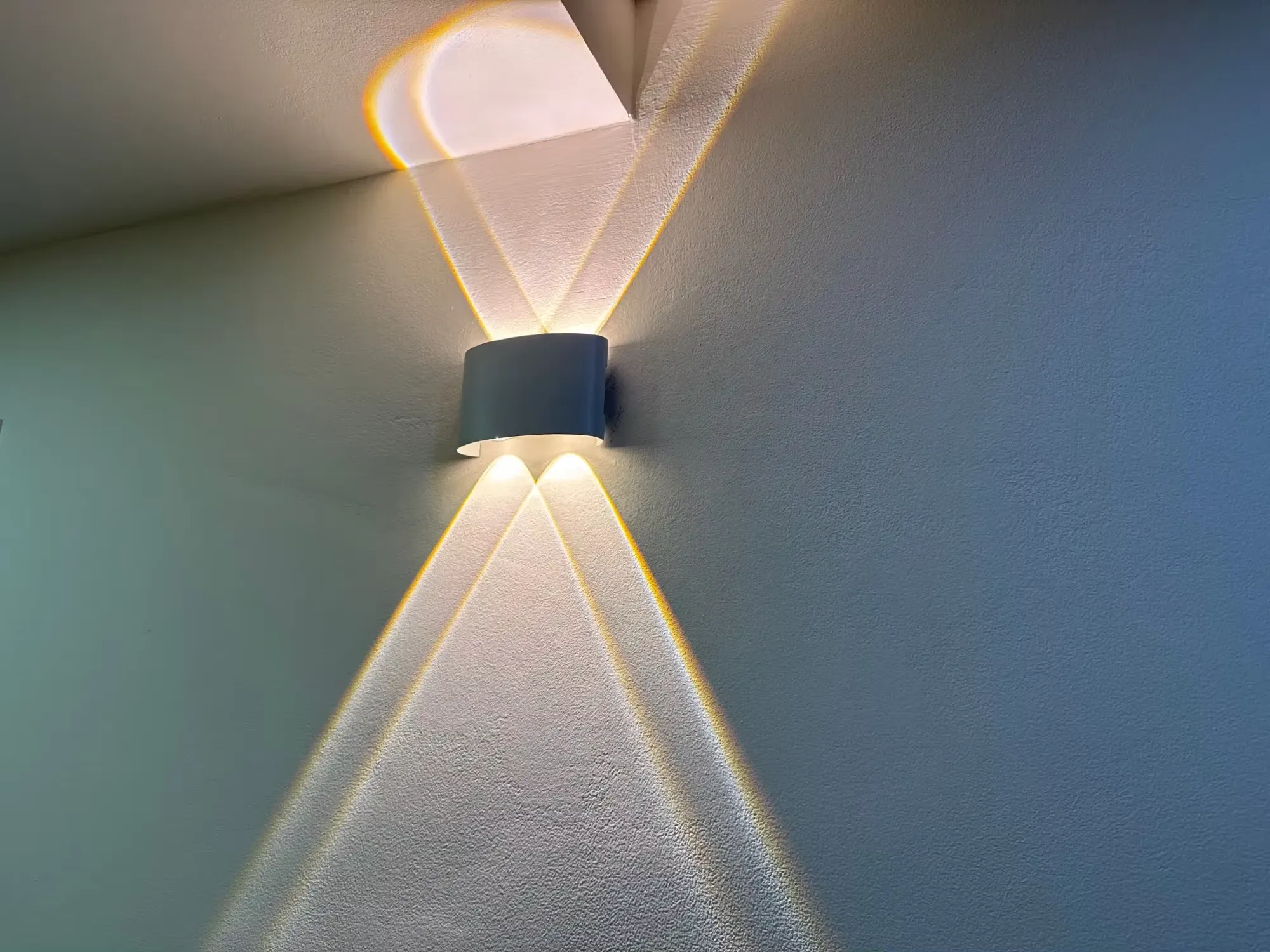 Vattentät LED-vägglampa